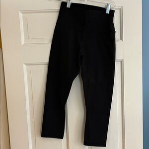 ZYIA women’s size 6-8  Classic Black Capri leggings